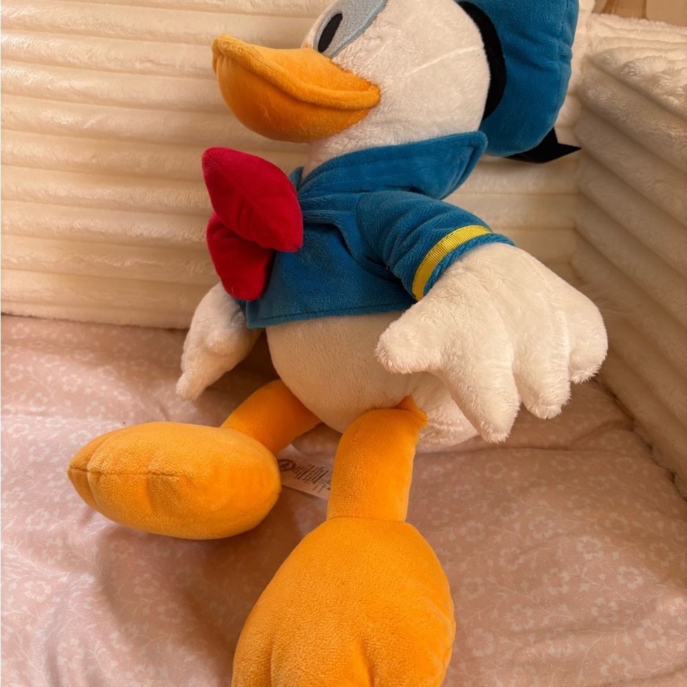 DISNEY PLUSH DONALD 15-17 INCHES.